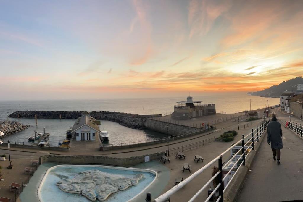 Top Deck - Fresh, Stylish Seaside Apartment ヴェントナー エクステリア 写真