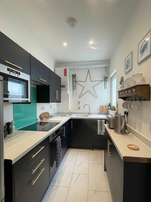 Top Deck - Fresh, Stylish Seaside Apartment ヴェントナー エクステリア 写真
